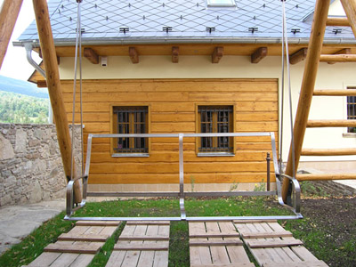 Nerezová houpačka