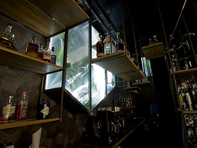 Industriální vybavení baru Jekyll&Hyde