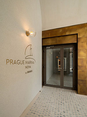 Designové obklady a doplňky z patinované mosazi  - (Prague Marina Nova, Lobby 1)