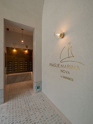 Designové obklady a doplňky z patinované mosazi  - (Prague Marina Nova, Lobby 1)
