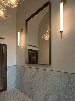 Designové obklady a doplňky z patinované mosazi  - (Prague Marina Nova, Lobby 2)