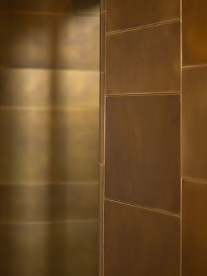 Designové obklady a doplňky z patinované mosazi  - (Prague Marina Nova, Lobby 3)