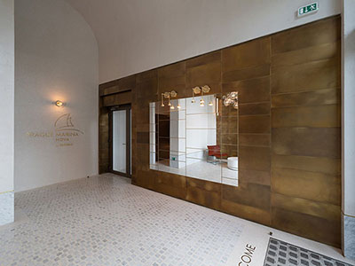 Prague Marina Nova - Lobby 4 - Obklady a doplňky z patinované mosazi