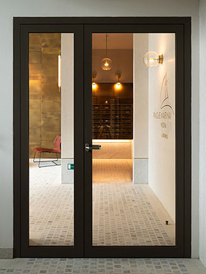 Designové obklady a doplňky z patinované mosazi  - (Prague Marina Nova, Lobby 4)