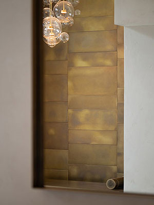 Designové obklady a doplňky z patinované mosazi  - (Prague Marina Nova, Lobby 5)