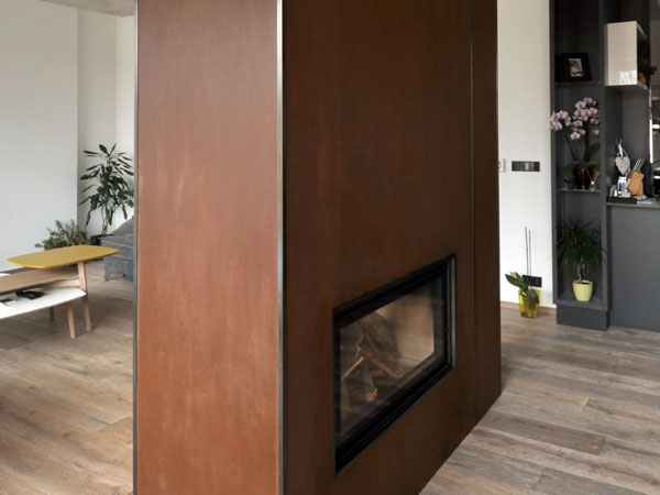 Kortenový obklad krbu