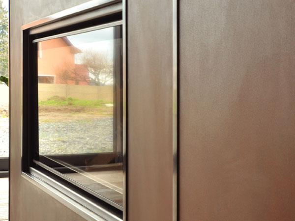 Kortenový obklad krbu