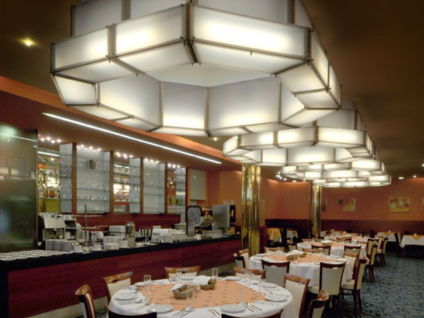 Osvětlení v restauraci hotelu Voronež