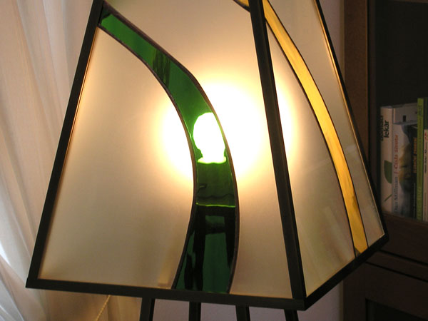 Mosazná stojací lampa