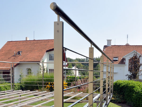 Nerezové terasové zábradlí a nosná 
        konstrukce terasy 4