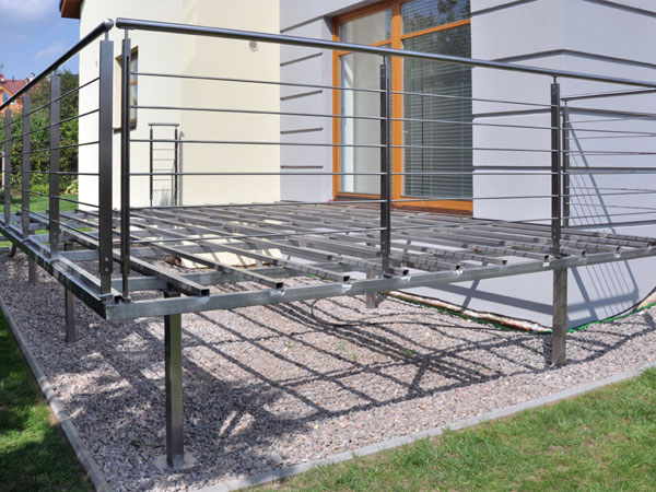 Nerezové terasové zábradlí a nosná 
        konstrukce terasy 5