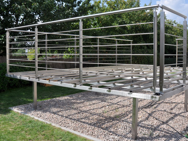 Nerezové terasové zábradlí a nosná 
        konstrukce terasy 6