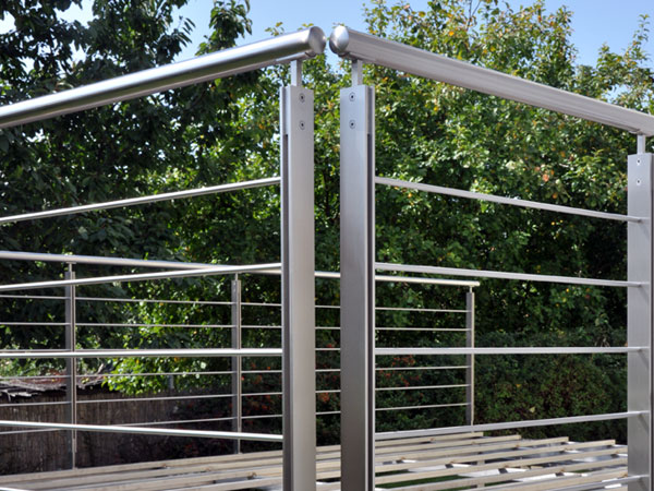 Nerezové terasové zábradlí a nosná 
        konstrukce terasy 7