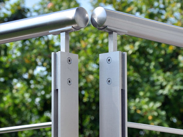 Nerezové terasové zábradlí a nosná 
        konstrukce terasy 8