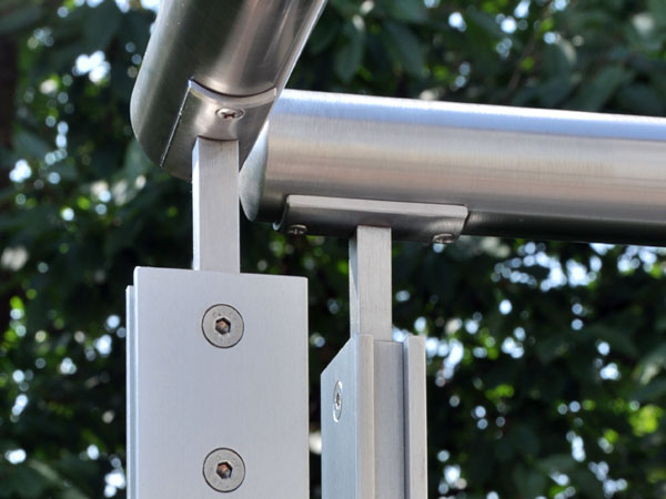 Nerezové terasové zábradlí a nosná 
        konstrukce terasy 10