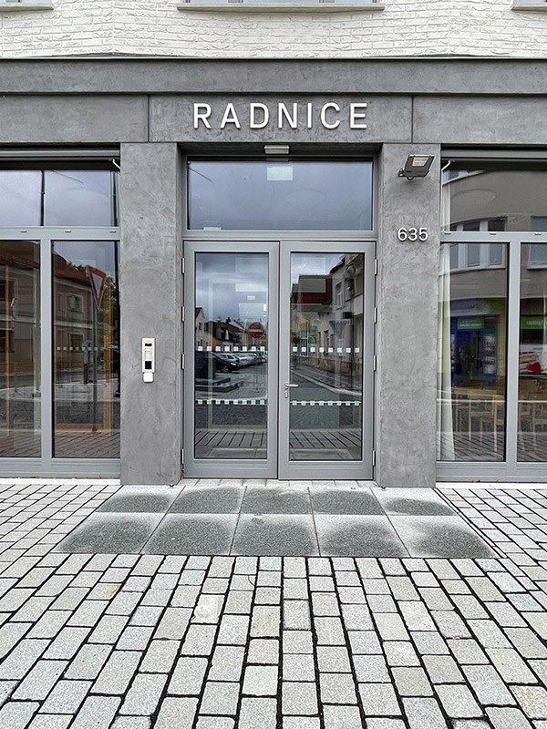 Nápis radnice Lázně Bělohrad